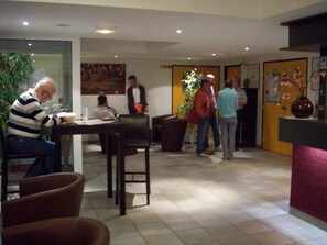 Lobby sitting area - Hotel Kimotel (Epone)