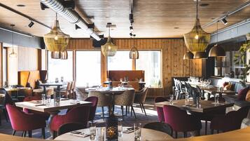 2 Restaurants, Frühstück, Mittagessen, Abendessen, internationale Küche