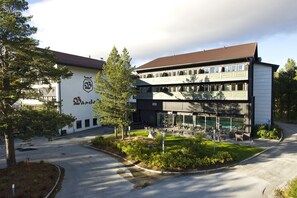 Vista frontal de la propiedad