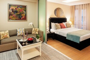 Studio Kota | Area keluarga | TV LCD dan pemutar DVD