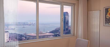 Apartamento luxo, 2 quartos, vista para o mar (Bosphorus) | Área de estar | TV LCD, DVD player