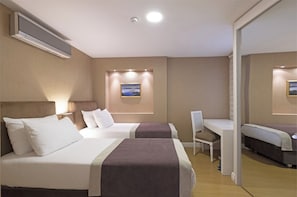 Apartment, 2 Schlafzimmer, Meerblick (Bosphorus) | Zimmersafe, schallisolierte Zimmer, Bügeleisen/Bügelbrett