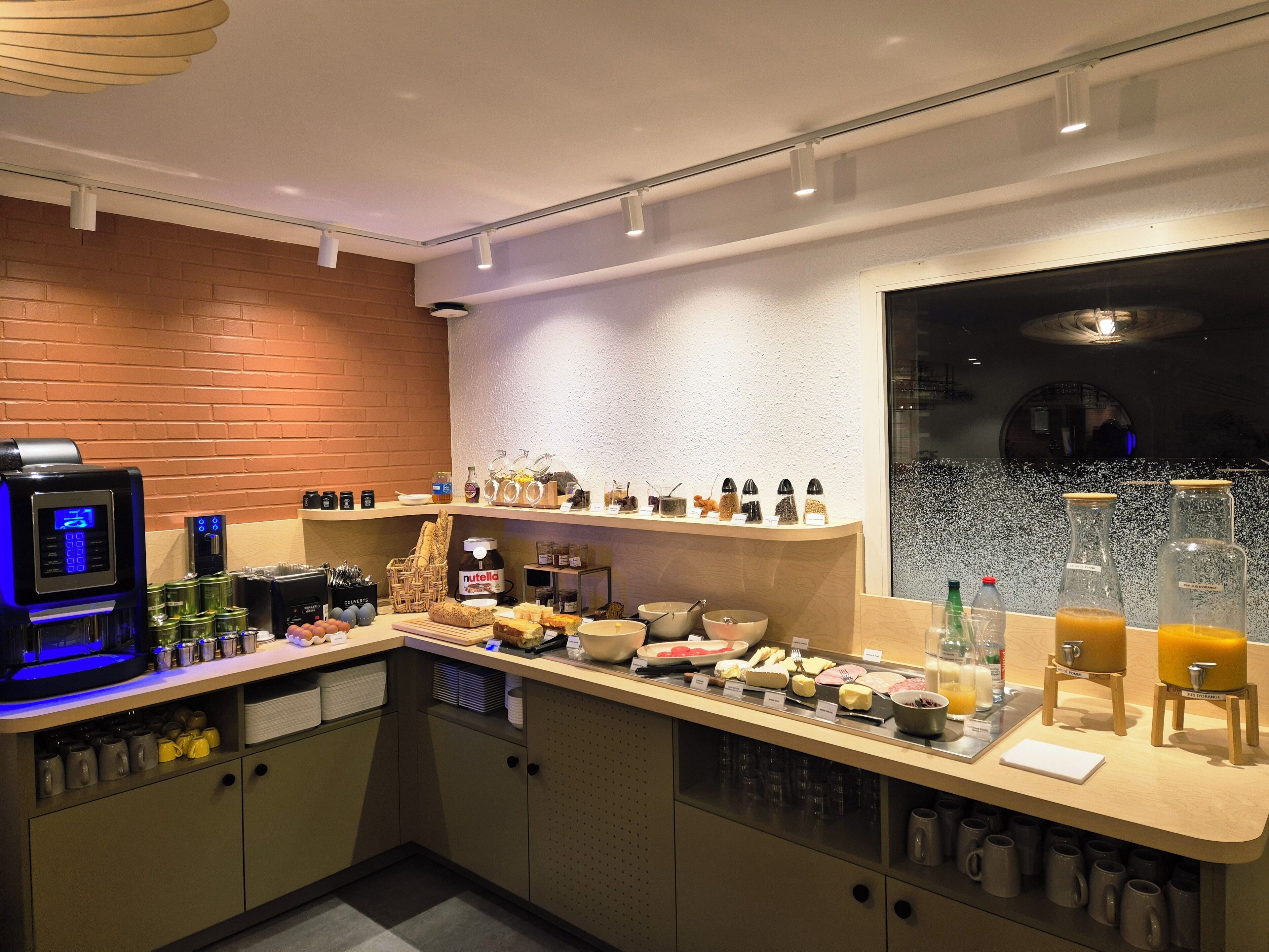 daily buffet breakfast (eur 11 per person)