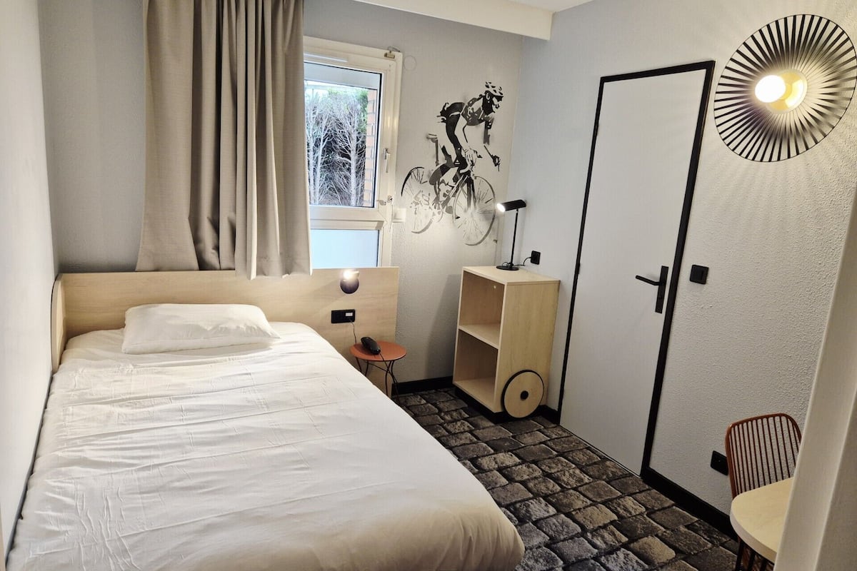 standard single room, 1 single bed, non smoking | desk, free wifi, bed sheets