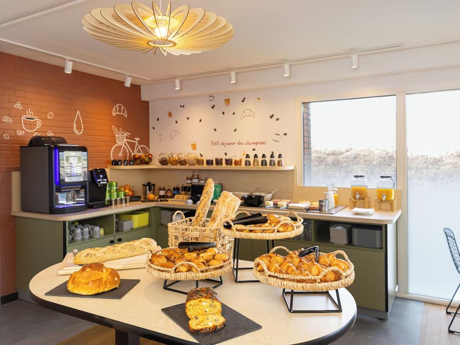 Free daily breakfast