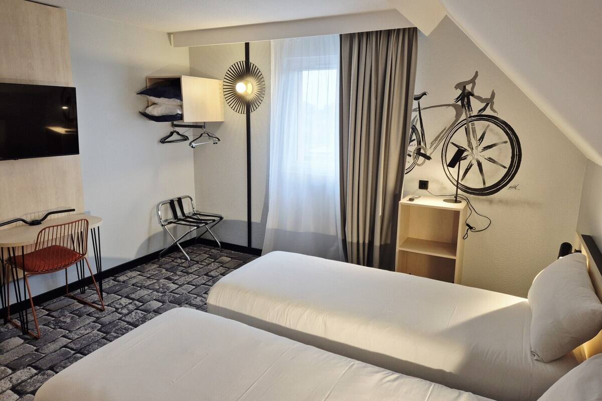 standard twin room | desk, free wifi, bed sheets