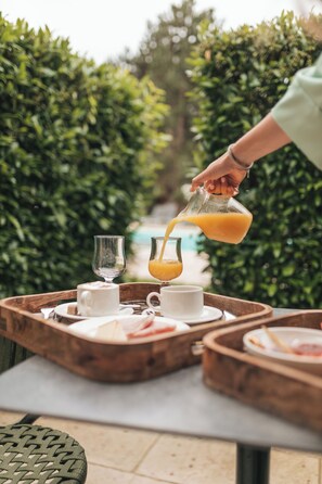 Café da manhã com buffet todos os dias mediante uma taxa