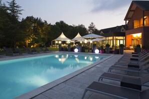 Piscina interna, piscina externa