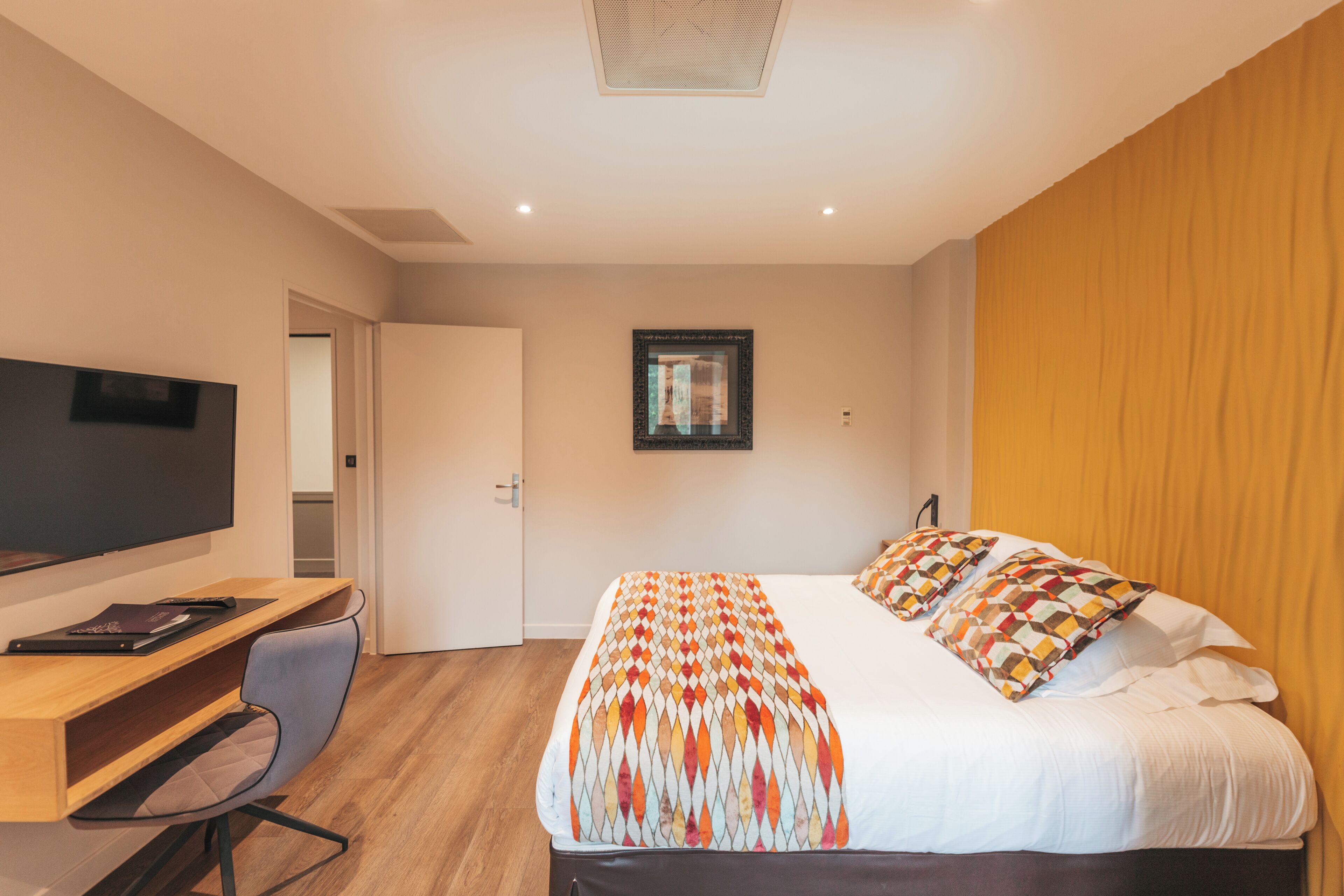 superior quadruple room | 1 bedroom, minibar, free wifi, bed sheets