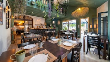 Daily buffet breakfast (EUR 13.5 per person)