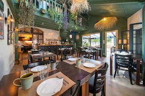 Frukostbuffé varje dag (EUR 13.5 per person)