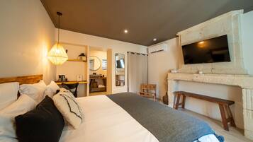 Junior Double Room | Premium bedding, individually decorated, individually furnished, desk