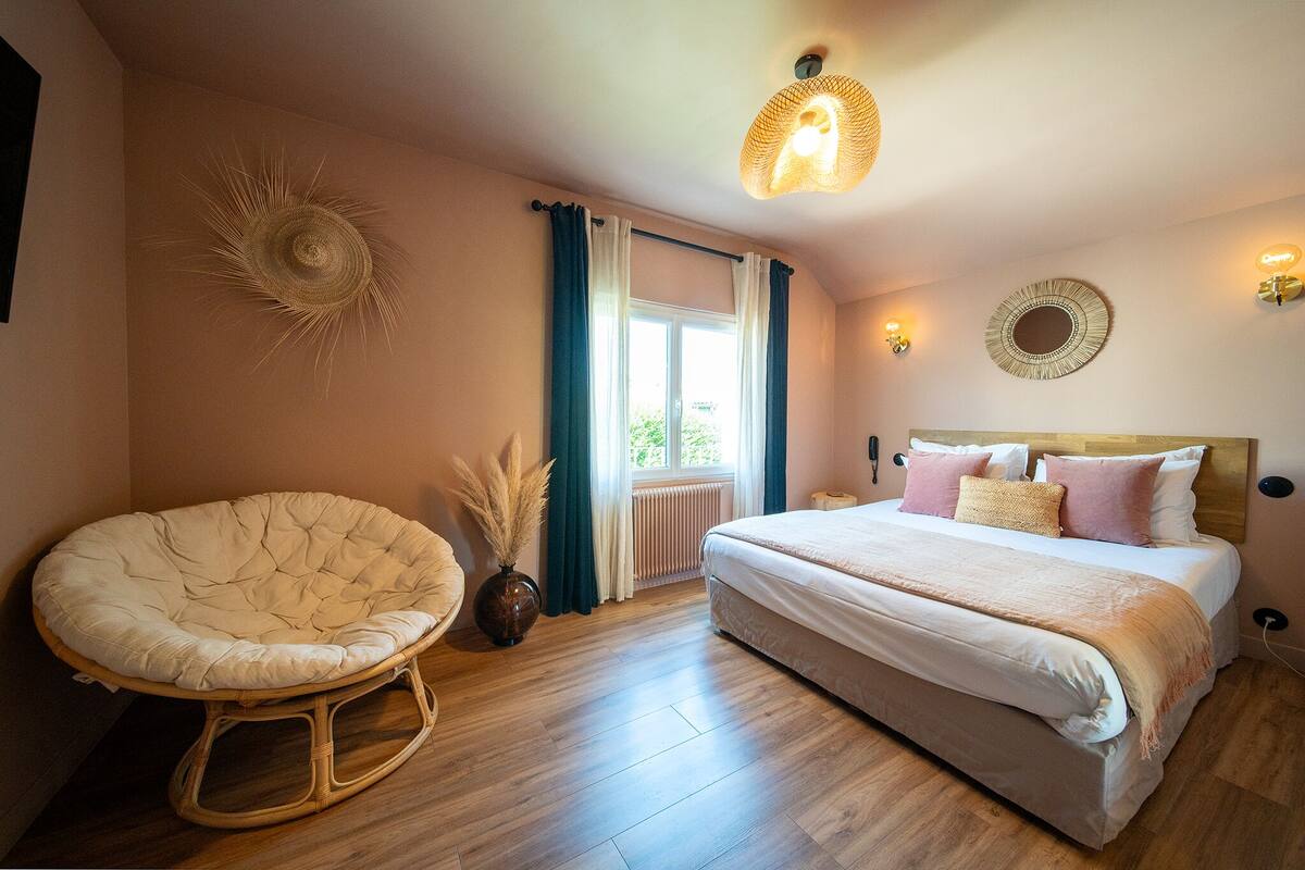 Chambre Double Confort | 1 chambre, literie de qualité supérieure, décoration personnalisée