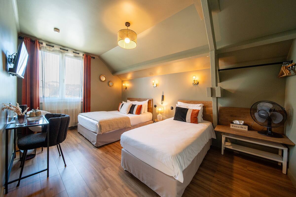 Chambre Triple Classique | 1 chambre, literie de qualité supérieure, décoration personnalisée