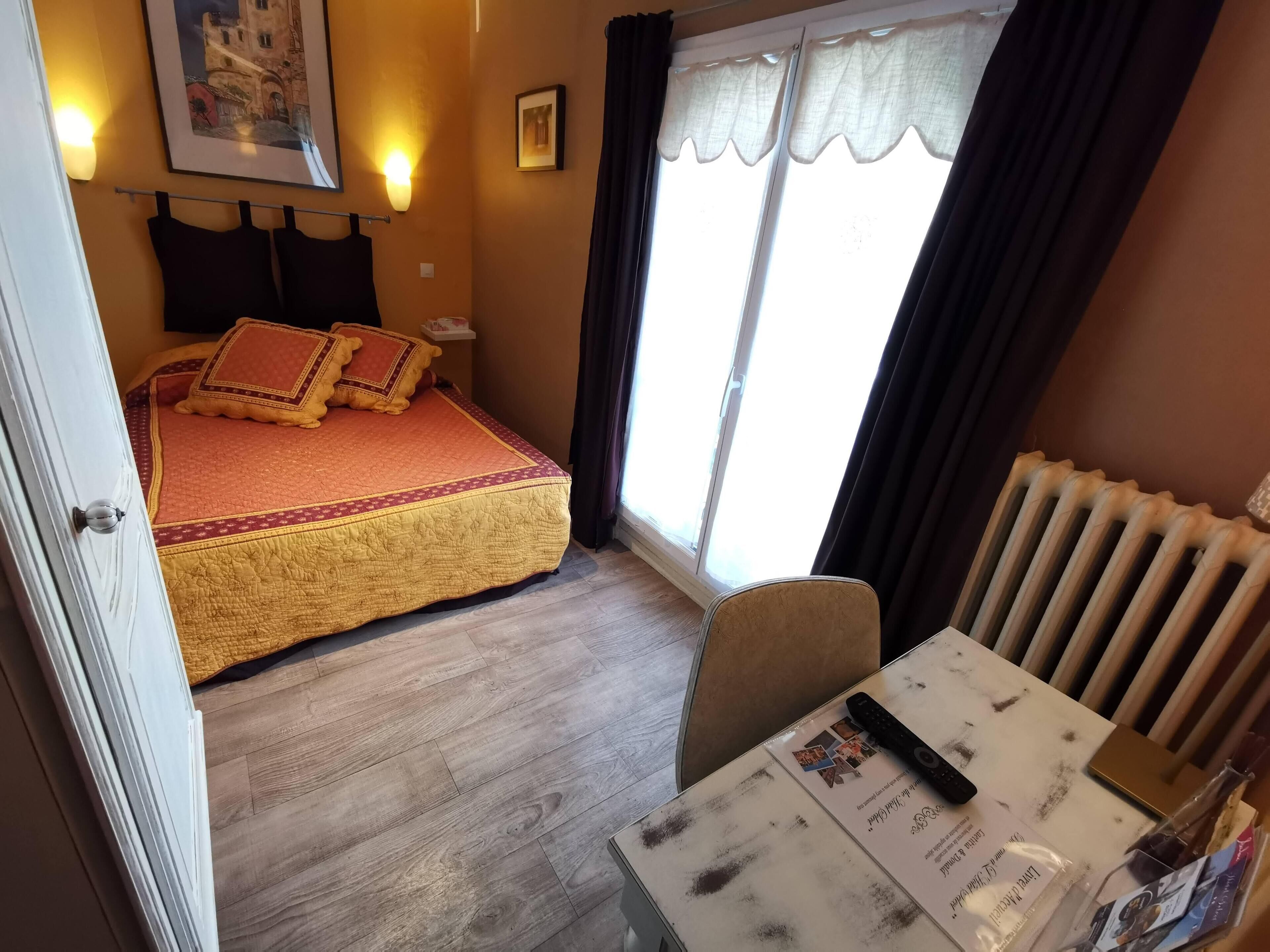 family room, 2 bedrooms, connecting rooms, garden view | desk, laptop workspace, free wifi, bed sheets