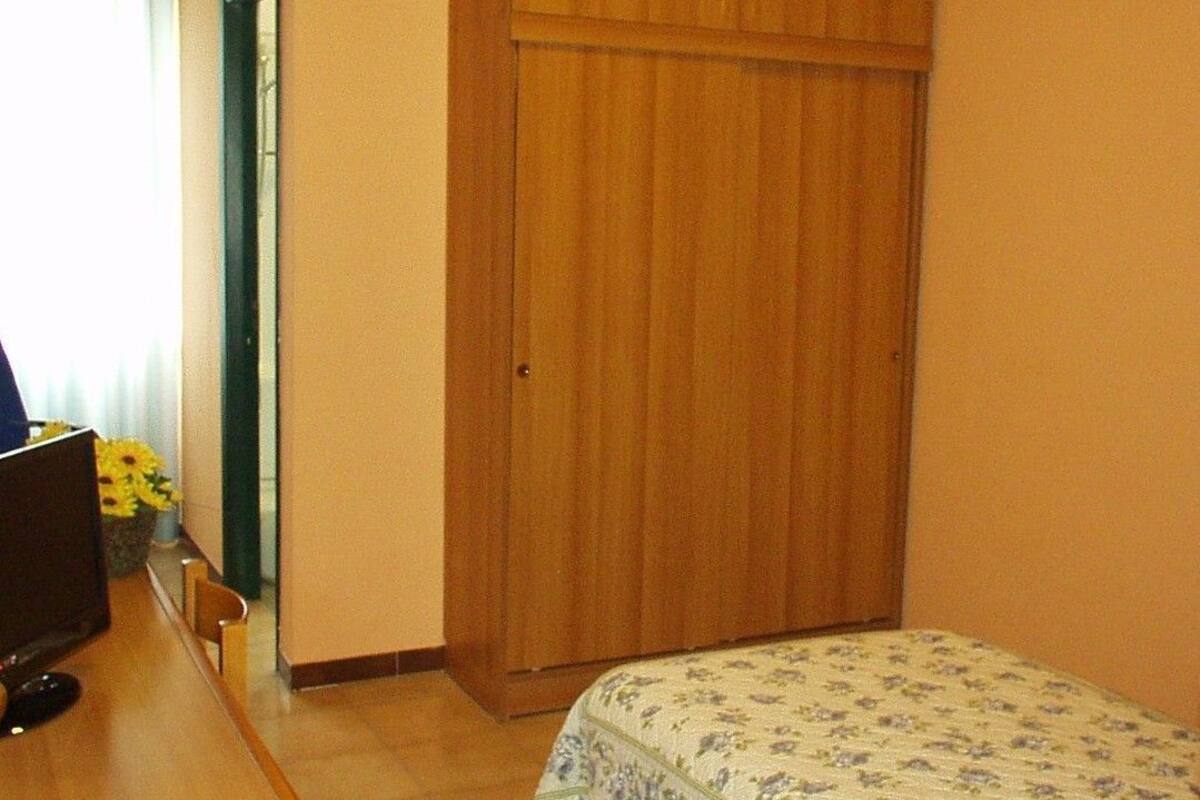 superior single room | in-room safe, desk, free wifi