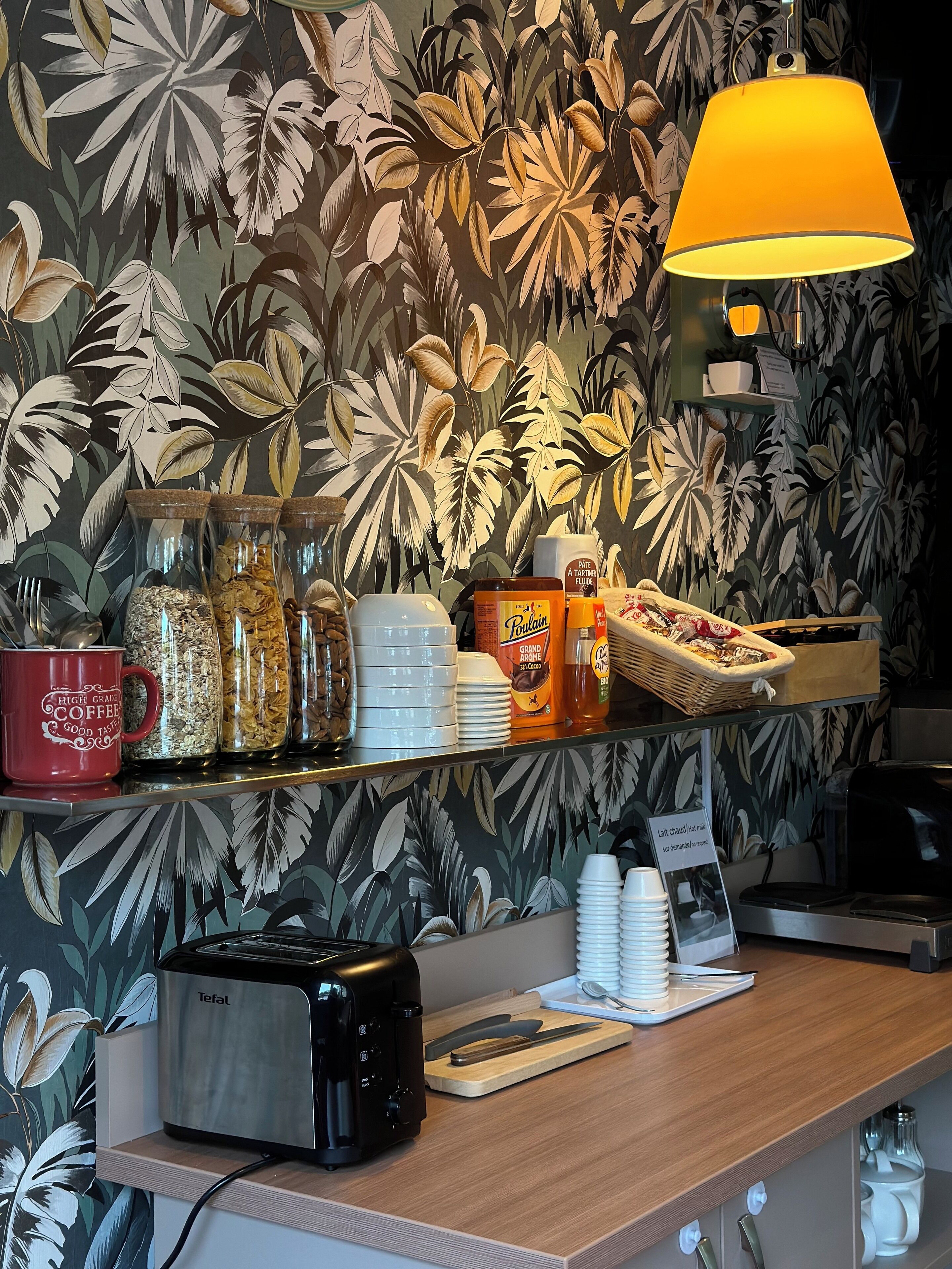 Daily buffet breakfast (EUR 9 per person)