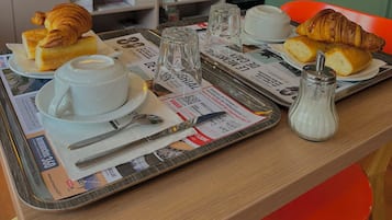 Daily buffet breakfast (EUR 9 per person)