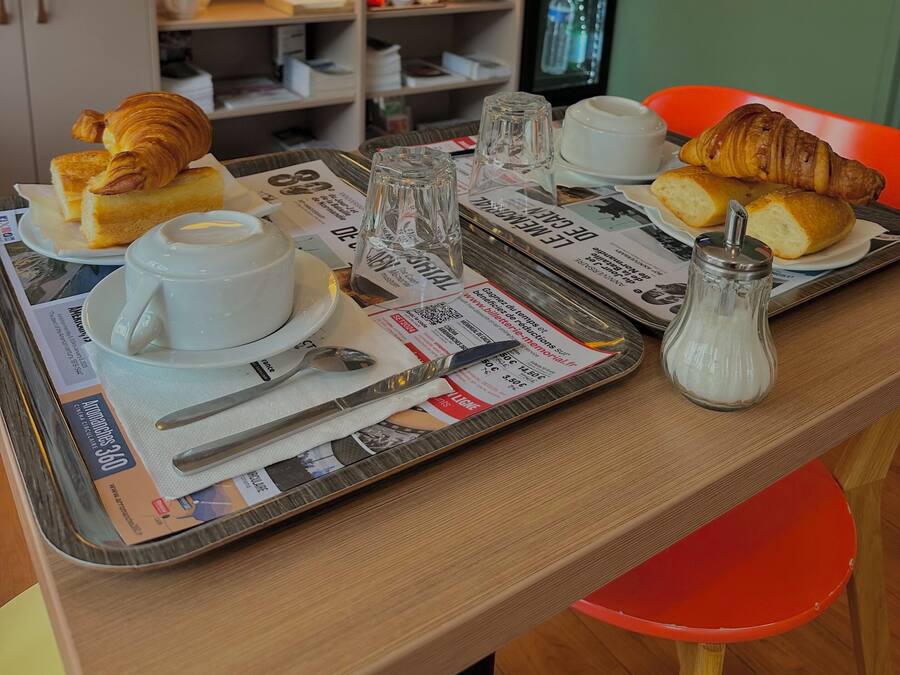 Desayuno buffet diario (EUR 9 por persona)