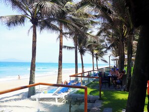 Private beach, sun-loungers, beach umbrellas - Tropical Beach Hoi An Resort (Hoi An)