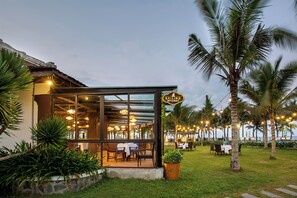 아침 식사, 점심 식사, 저녁 식사 제공, 현지 요리