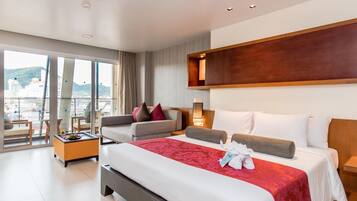 Deluxe King Bed | In-room safe, desk, blackout drapes, iron/ironing board