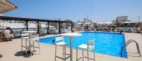 Outdoor pool, pool loungers