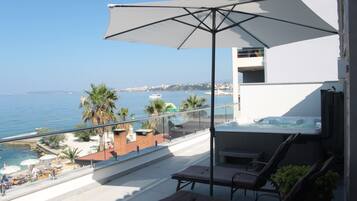 Superior-Apartment, Terrasse, Meerblick | Terrasse/Patio