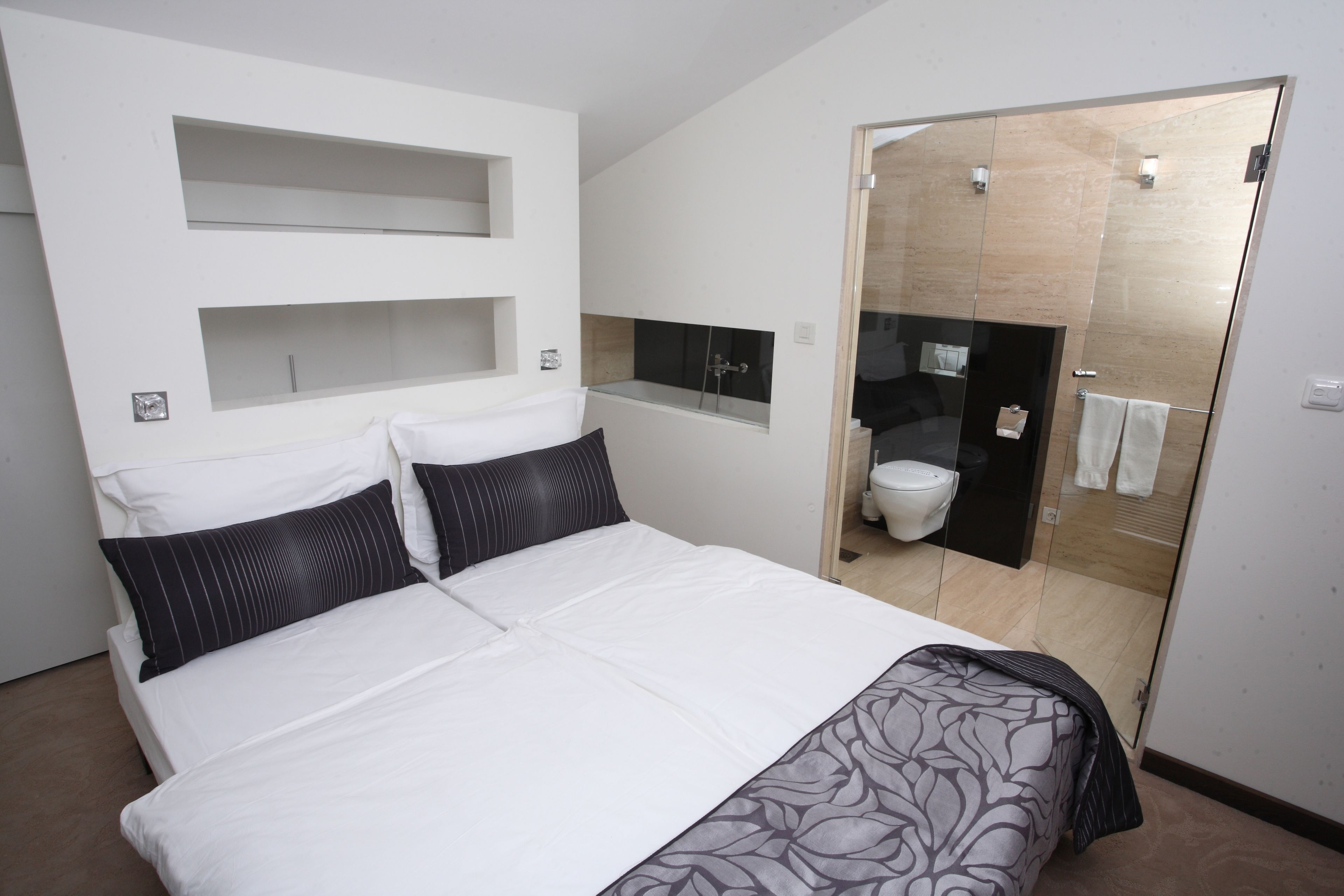 superior apartment, terrace, sea view | premium bedding, minibar, in-room safe, desk