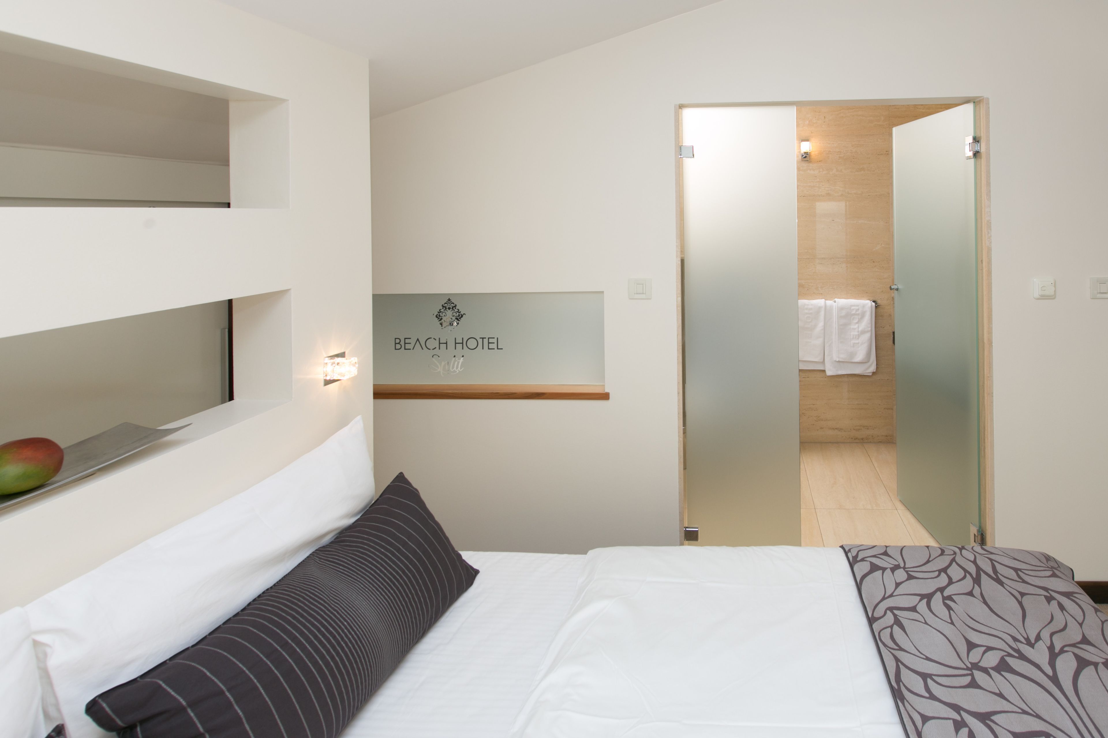 superior apartment, terrace, sea view | bathroom | jetted bath, hydromassage showerhead, free toiletries, hair dryer