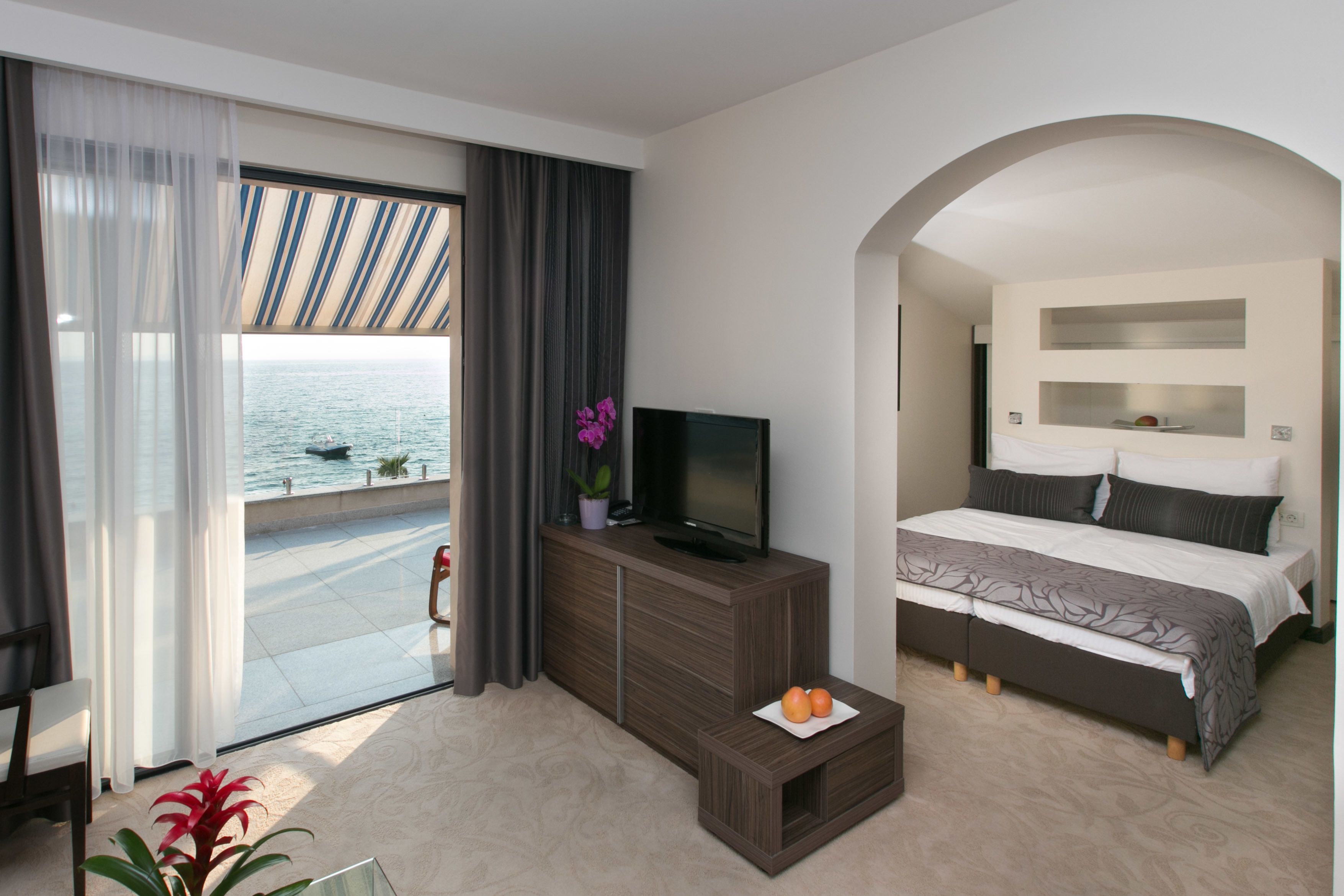 superior apartment, terrace, sea view | living room | 85-cm lcd tv with satellite channels, tv