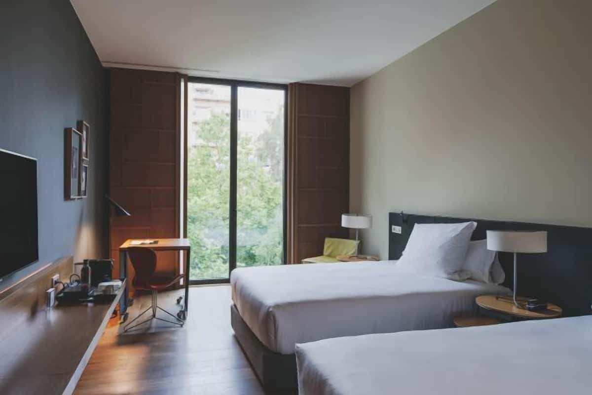 2 bedrooms, Egyptian cotton sheets, premium bedding, down duvets