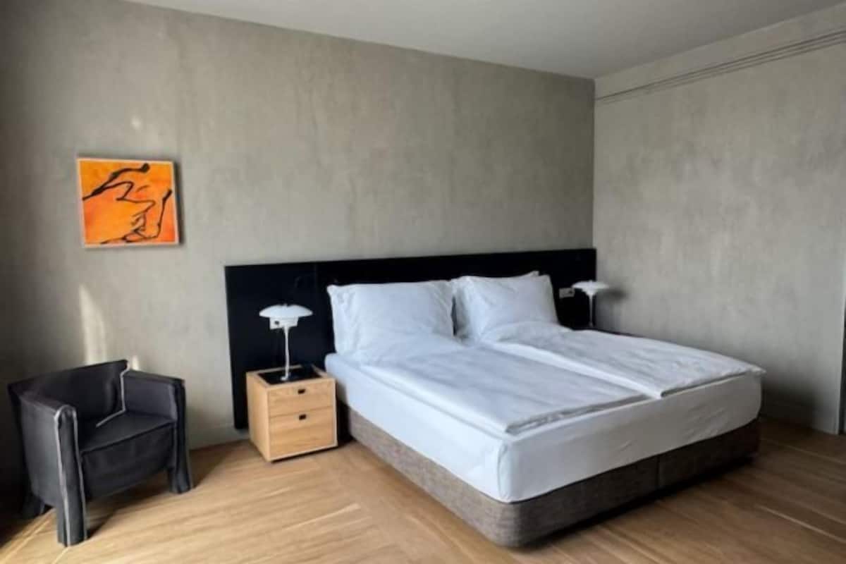 2 bedrooms, Egyptian cotton sheets, premium bedding, down duvets
