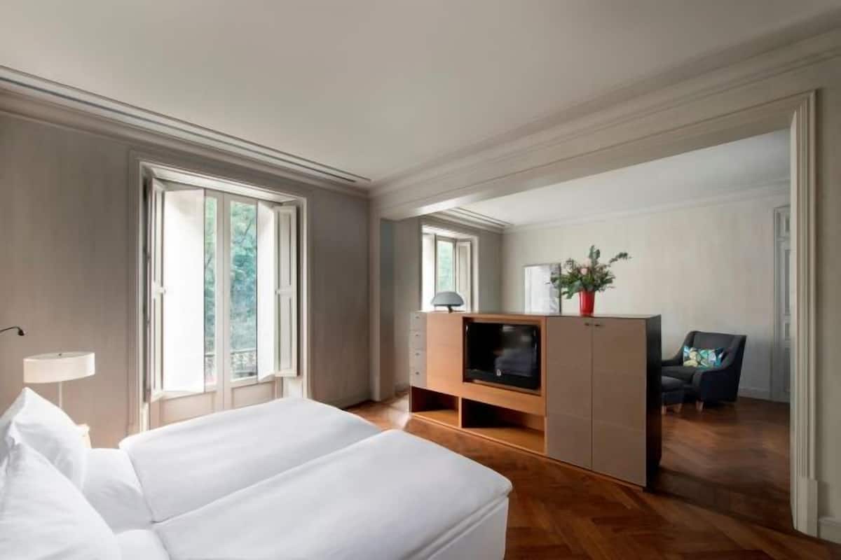 2 bedrooms, Egyptian cotton sheets, premium bedding, down duvets
