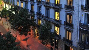 A multi-story building with balconies and large windows, likely a hotel or apartment complex. - Alma Barcelona GL (Barcelona)