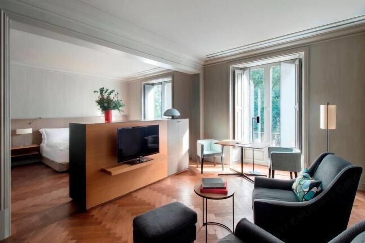 Sala d'estar | Televisor LCD de 40 polzades amb canals per satèl·lit i televisor