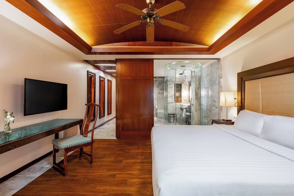 Phòng Deluxe, 1 giường cỡ king (Spa) | Minibar, két bảo mật tại phòng, bàn 