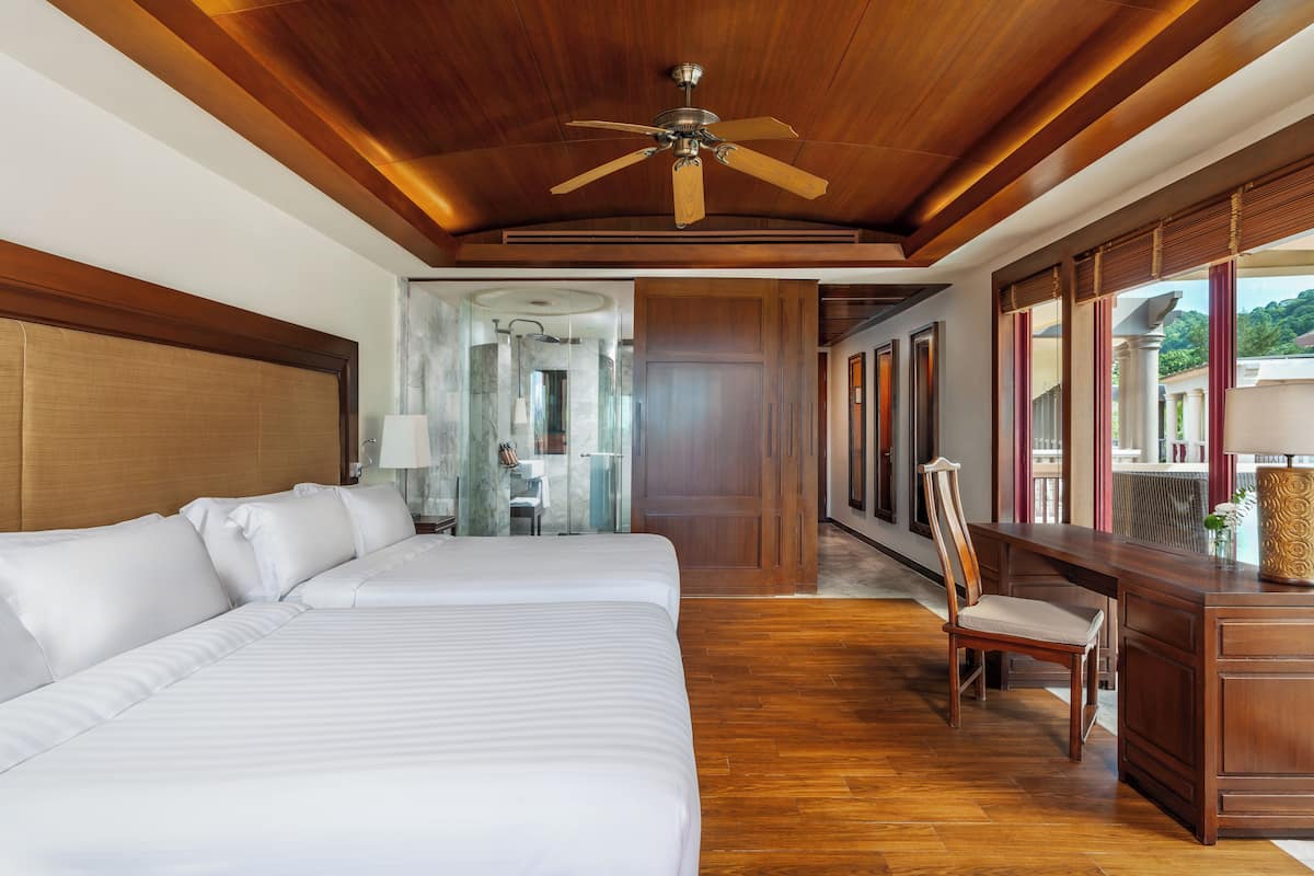 Phòng Deluxe, 2 giường đôi, quang cảnh biển | Minibar, két bảo mật tại phòng, bàn 