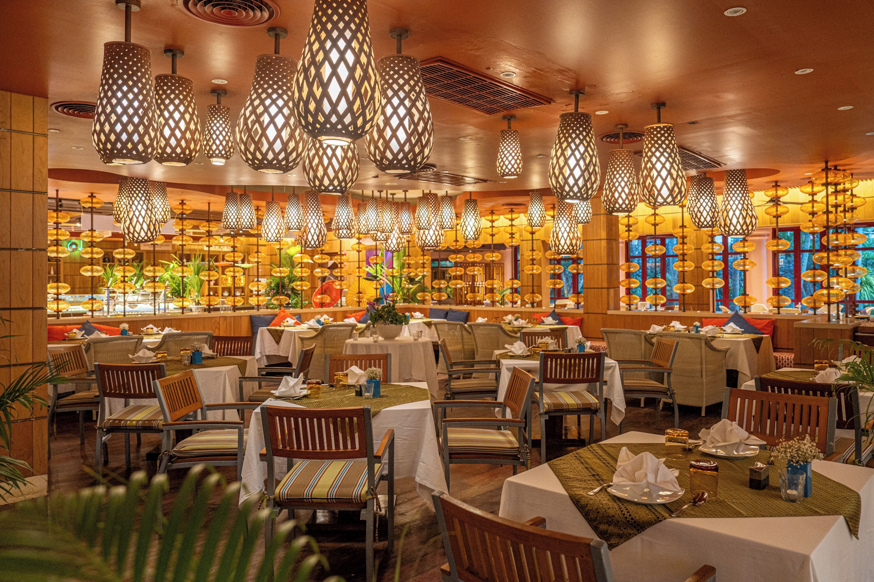 3 restaurants; breakfast, lunch and dinner served 