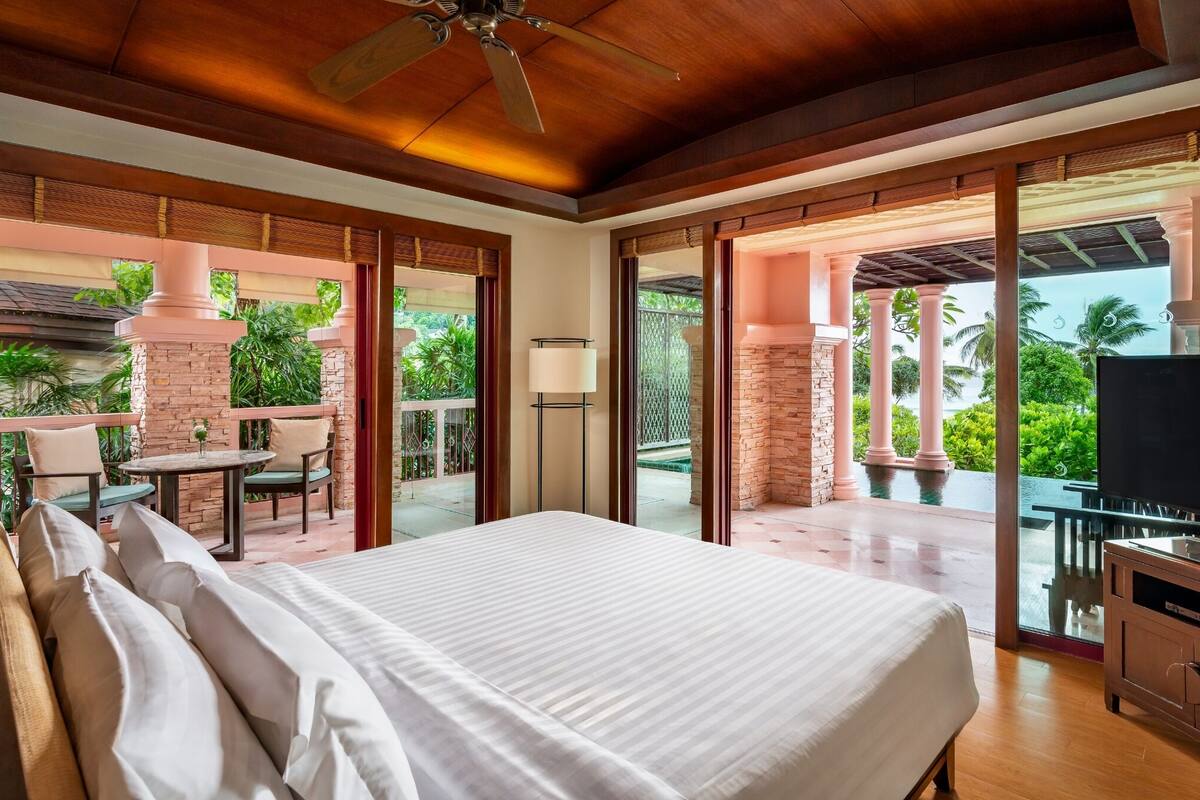Premier Suite Private Pool Club King | Minibar, két bảo mật tại phòng, bàn 