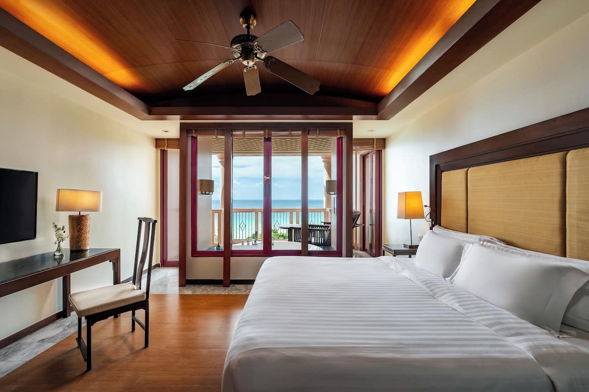 Deluxe Room, 1 King Bed, Ocean View (Spa) | 1 bedroom, minibar, in-room safe, desk
