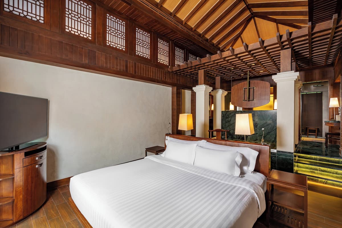 Biệt thự, 1 giường cỡ king, hồ bơi riêng | Minibar, két bảo mật tại phòng, bàn 