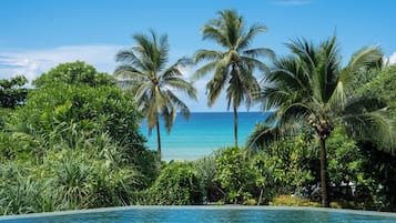 3 outdoor pools, pool umbrellas, sun loungers