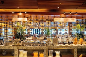 Daily buffet breakfast (THB 1059 per person)