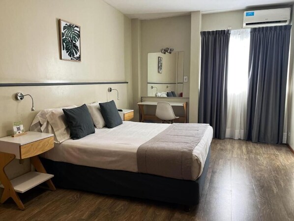 Standard Room, 1 Double Bed | Minibar, in-room safe, desk, soundproofing