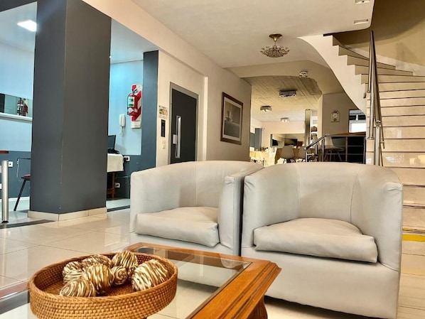 Reception - Hotel Alpino (Buenos Aires)