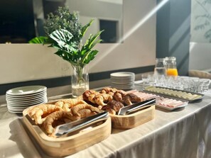 Daily buffet breakfast (USD 10 per person)