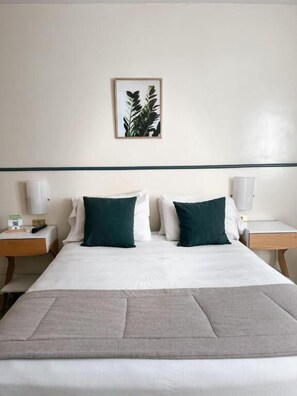 Quarto standard, 1 cama de casal | Frigobar, cofres nos quartos, escrivaninha, quartos à prova de som