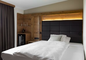 Enkeltrom (Kuschelnest) | Dundyner, minibar, safe på rommet og skrivebord