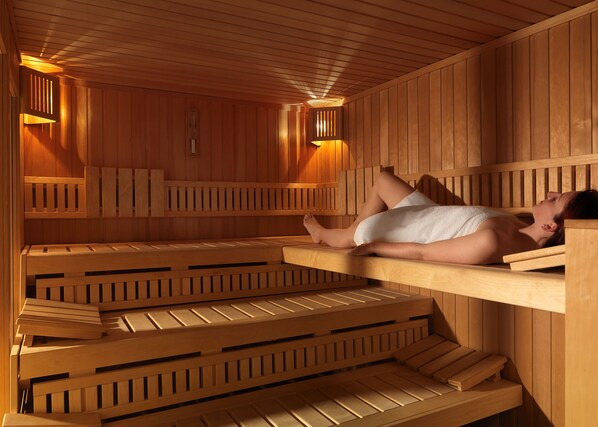 Hammam, massages aux pierres chaudes, soins de manucure et de pédicure